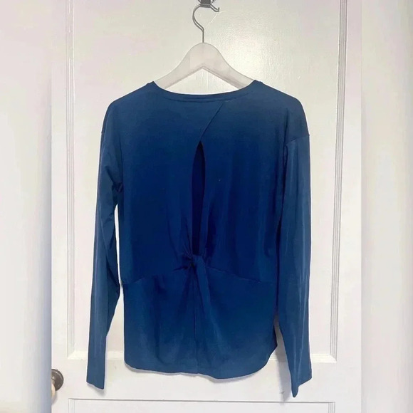 Athleta Essence Twist Blue Open Slit Back Long Sleeve Stretch Size S - Picture 2 of 3